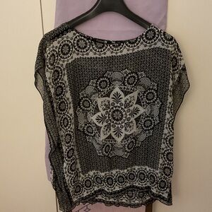 Forever 21. Black and White Patterned Blouse